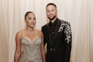 乐鱼网页版登录-有点尬！阿耶莎：库里第一次在和我表白是在我们全家看电影时